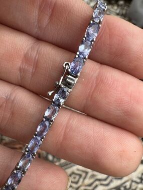20.ct genuine
Tanzanite solid sterling bracelet $890
